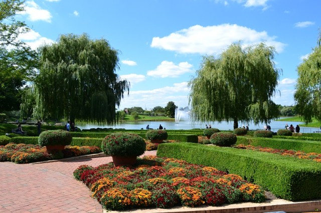 Que Sera Sara -- Chicago Botanical Garden fountain
