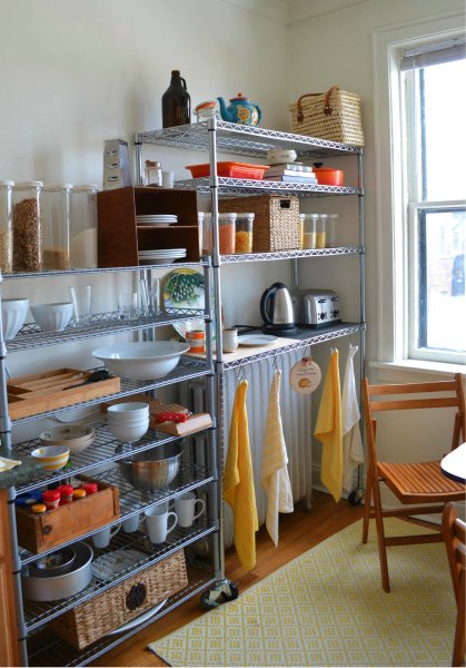 que sera sara open kitchen shelves